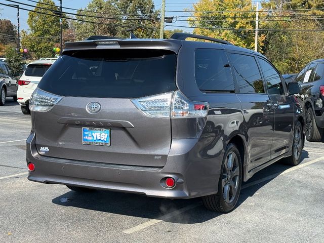 2020 Toyota Sienna SE