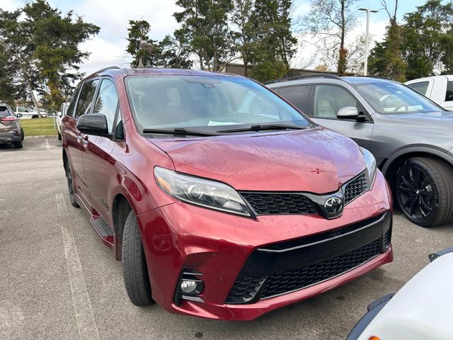 2020 Toyota Sienna SE