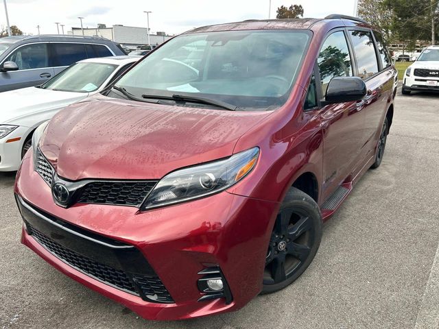 2020 Toyota Sienna SE