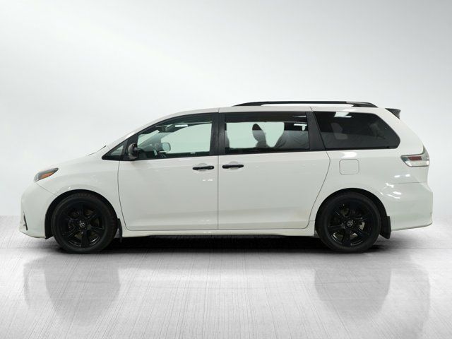 2020 Toyota Sienna SE