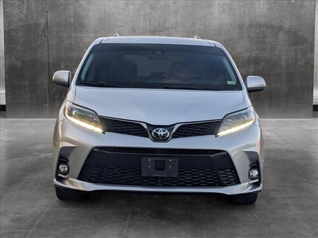 2020 Toyota Sienna SE