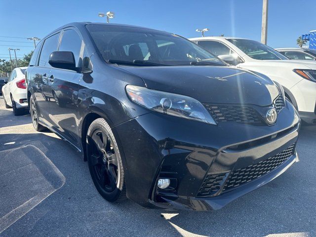 2020 Toyota Sienna SE