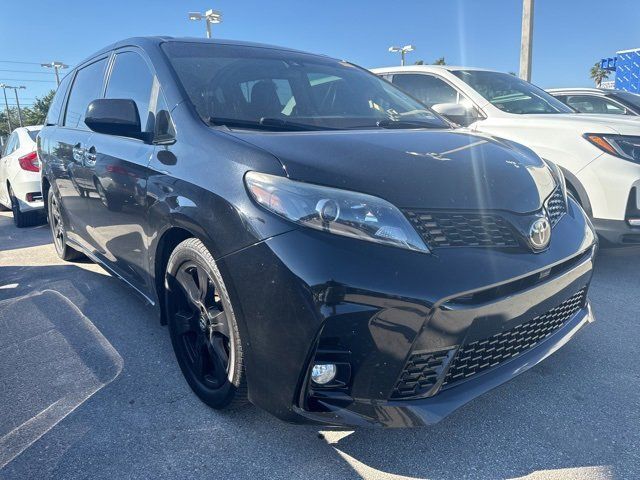 2020 Toyota Sienna SE