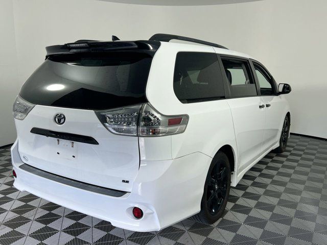 2020 Toyota Sienna SE