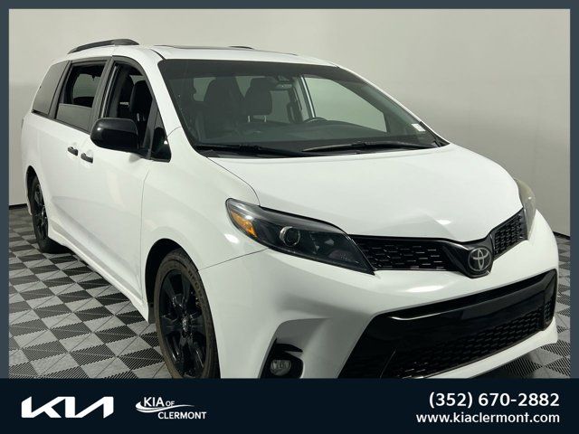 2020 Toyota Sienna SE