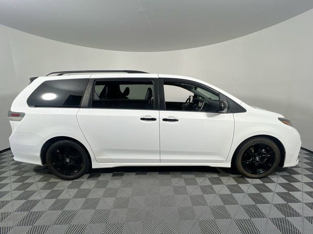 2020 Toyota Sienna SE