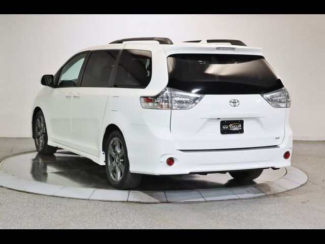 2020 Toyota Sienna SE