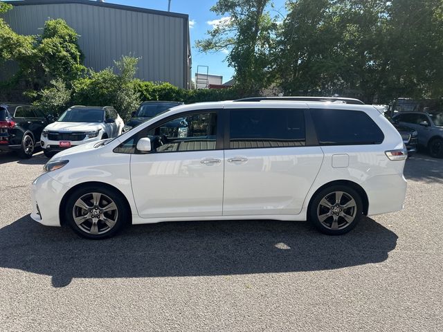 2020 Toyota Sienna SE