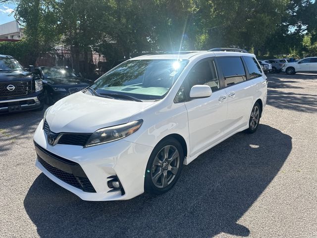 2020 Toyota Sienna SE