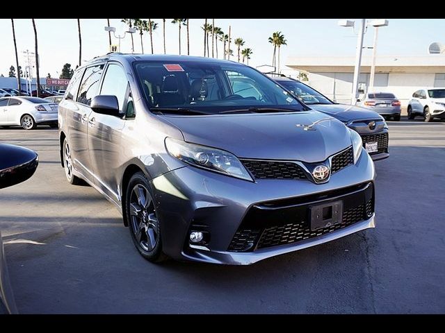 2020 Toyota Sienna SE