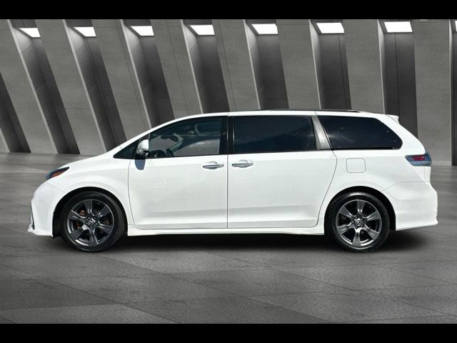 2020 Toyota Sienna SE