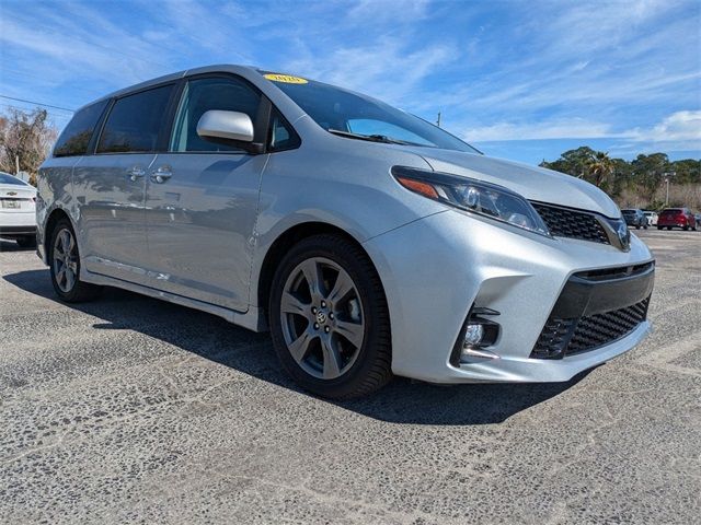 2020 Toyota Sienna SE