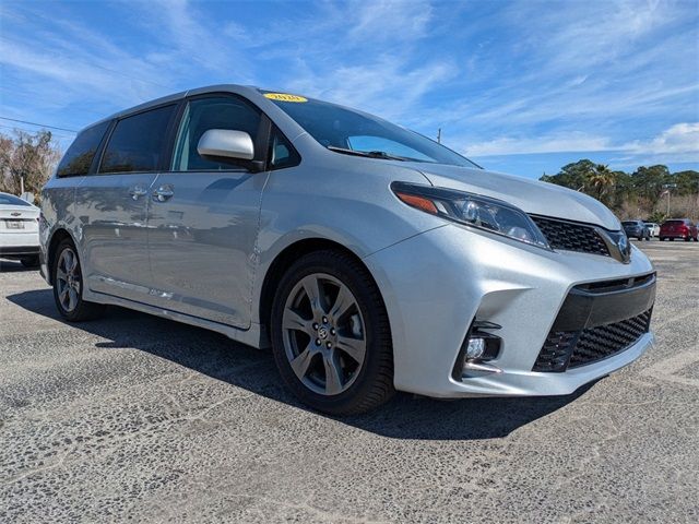 2020 Toyota Sienna SE