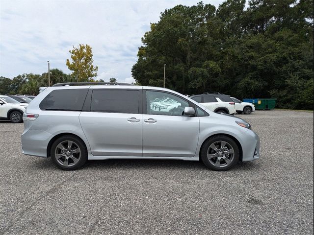 2020 Toyota Sienna SE