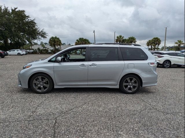 2020 Toyota Sienna SE