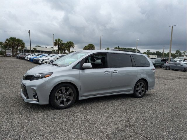 2020 Toyota Sienna SE