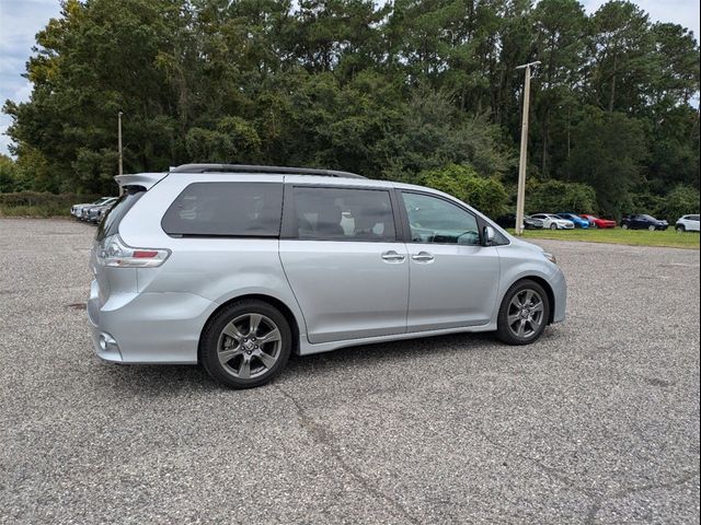 2020 Toyota Sienna SE