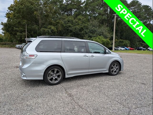 2020 Toyota Sienna SE