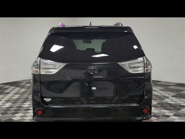 2020 Toyota Sienna SE