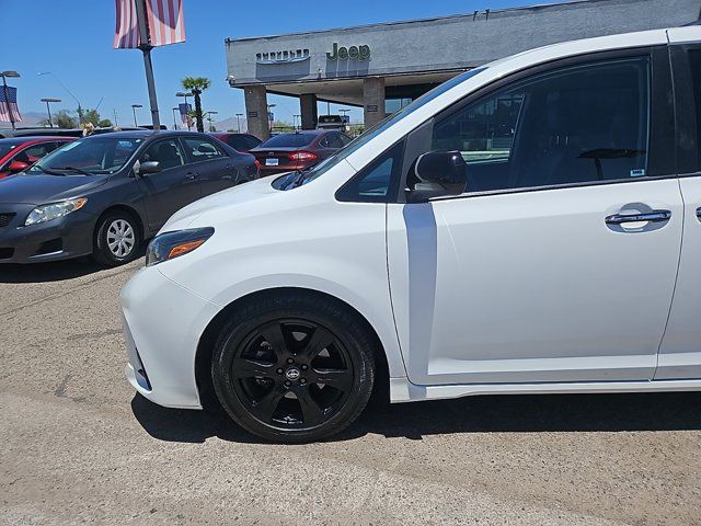 2020 Toyota Sienna SE