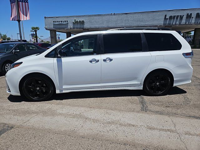 2020 Toyota Sienna SE