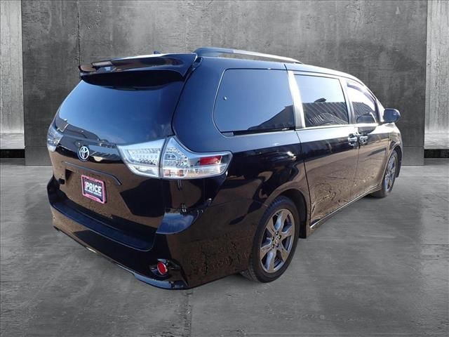 2020 Toyota Sienna SE