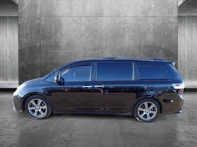 2020 Toyota Sienna SE