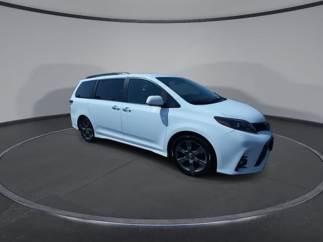 2020 Toyota Sienna SE