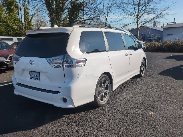 2020 Toyota Sienna SE