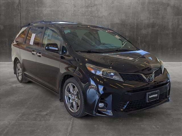 2020 Toyota Sienna SE