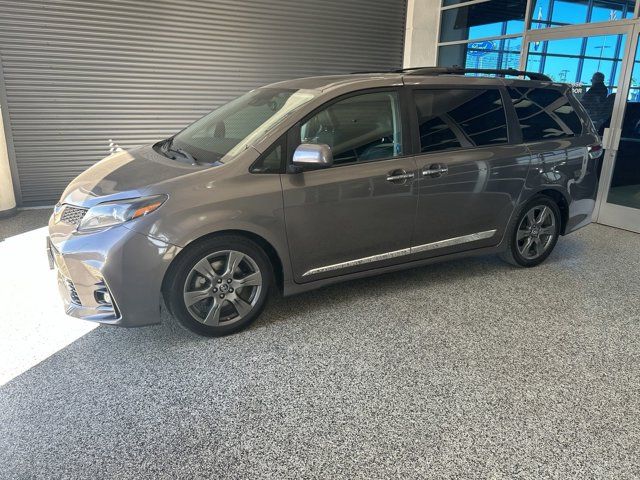 2020 Toyota Sienna SE