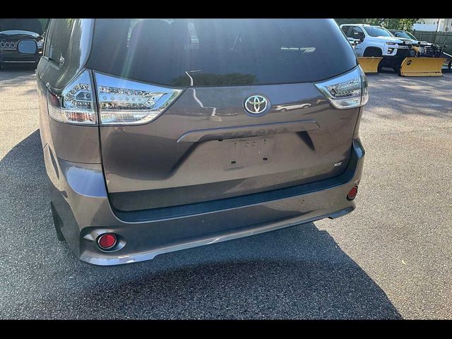 2020 Toyota Sienna SE