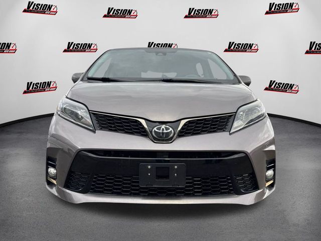 2020 Toyota Sienna SE