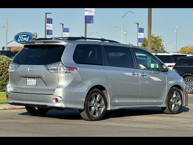 2020 Toyota Sienna SE