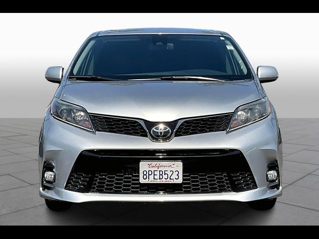 2020 Toyota Sienna SE