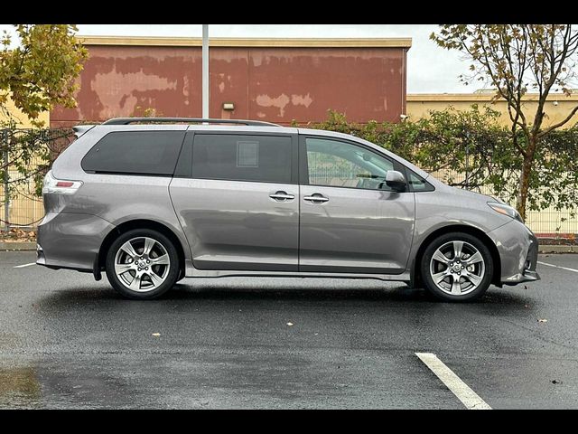 2020 Toyota Sienna 