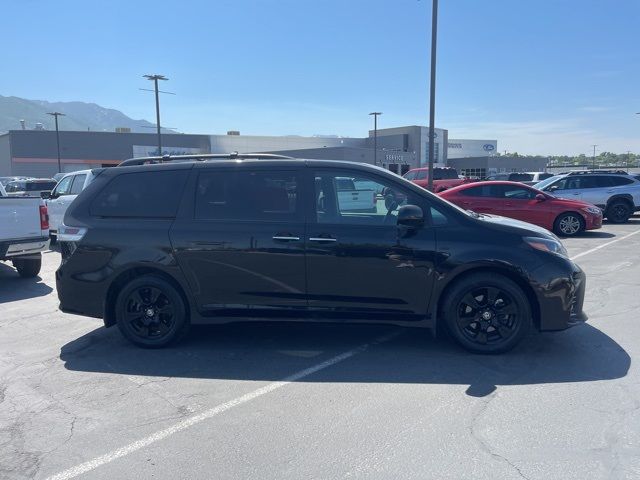 2020 Toyota Sienna SE