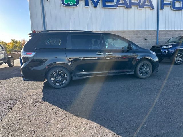 2020 Toyota Sienna SE