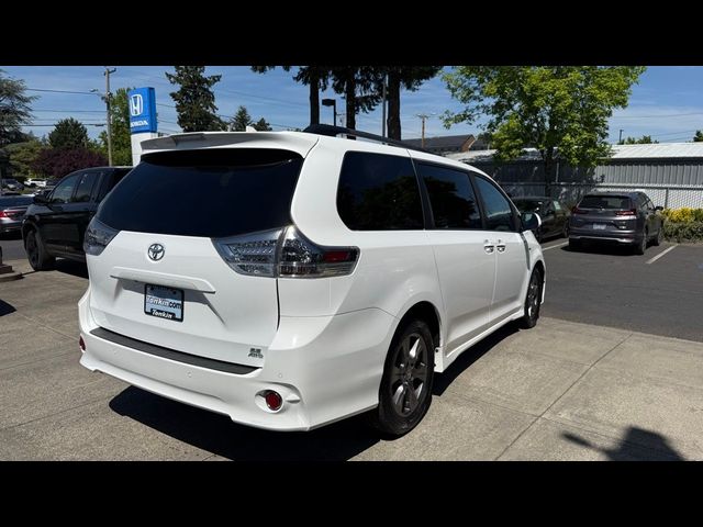 2020 Toyota Sienna SE