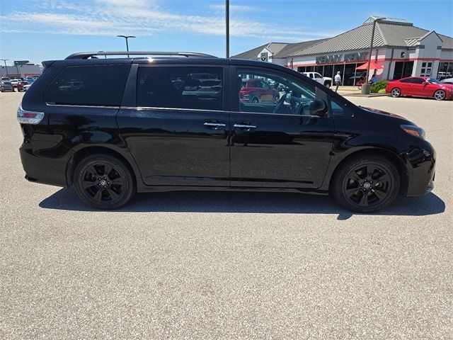 2020 Toyota Sienna SE Premium