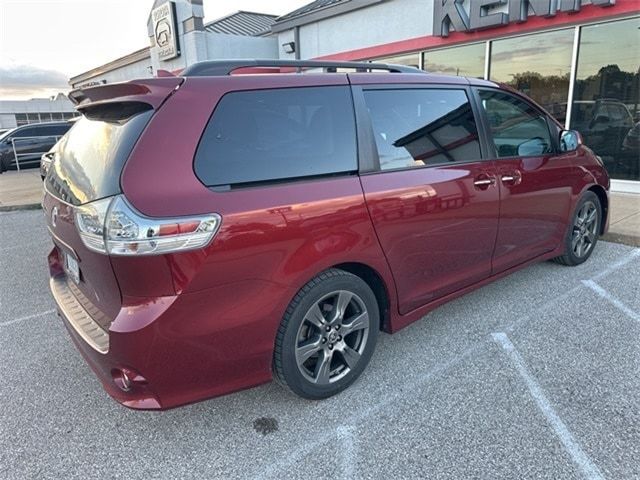 2020 Toyota Sienna SE Premium