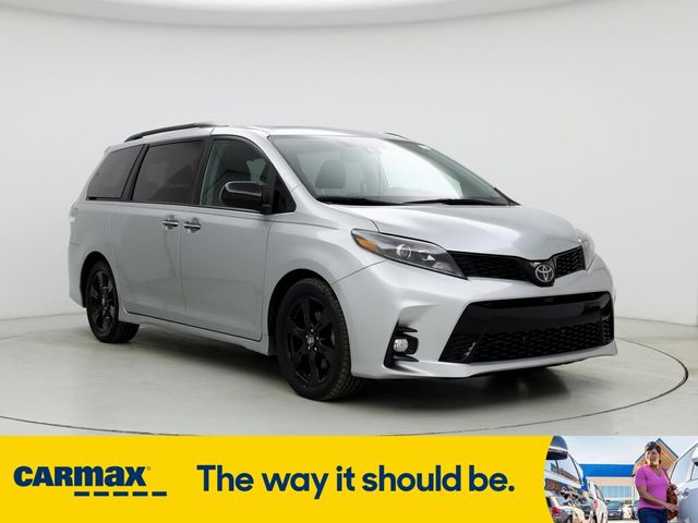 2020 Toyota Sienna SE Premium