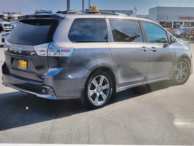 2020 Toyota Sienna SE Premium