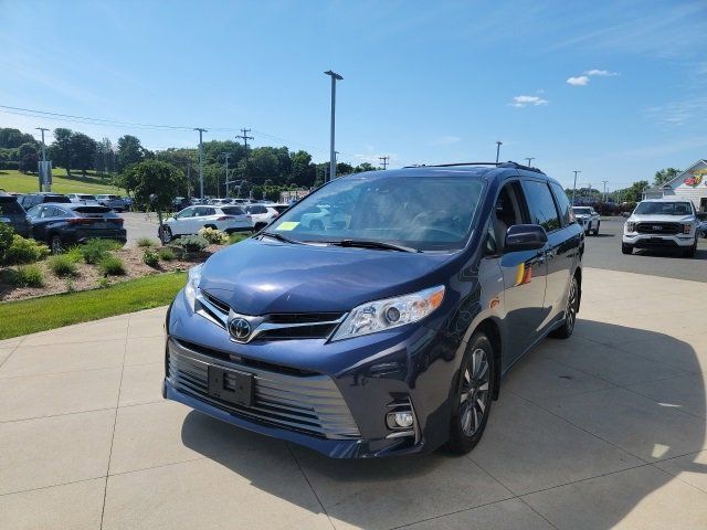 2020 Toyota Sienna XLE