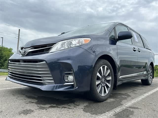 2020 Toyota Sienna XLE