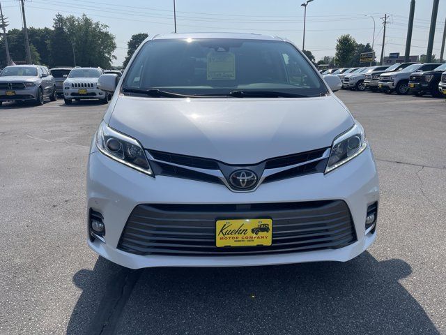 2020 Toyota Sienna XLE