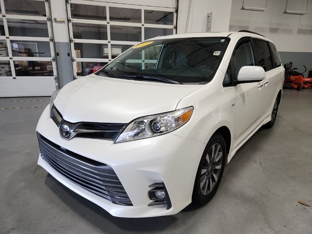 2020 Toyota Sienna XLE