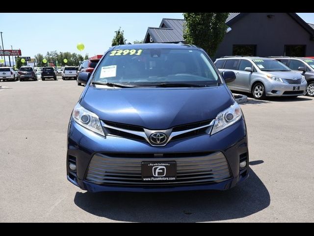 2020 Toyota Sienna XLE