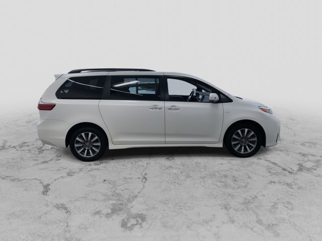 2020 Toyota Sienna XLE