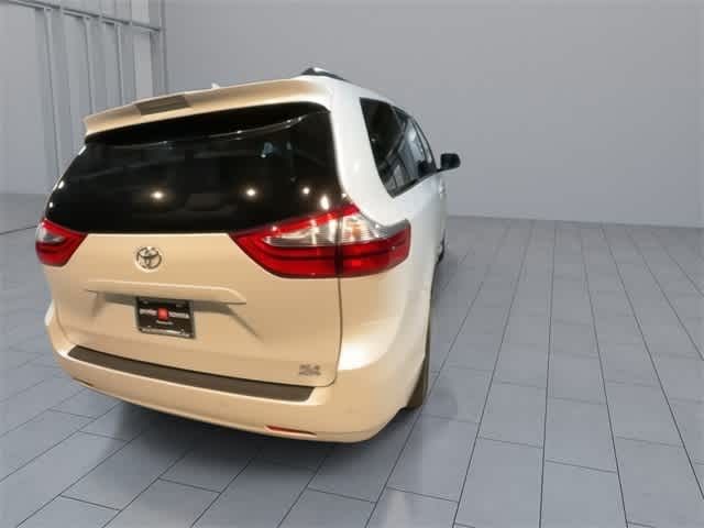 2020 Toyota Sienna XLE